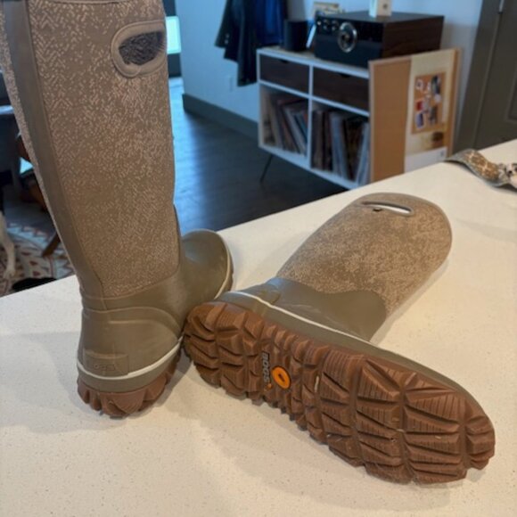 Bogs Women's Winter Boots - like new - Picture 3 of 5